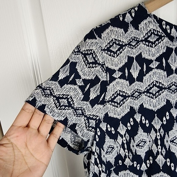 Lucy & Laurel Boho Crop Top Medium Blue White Rayon Button Back Blouse Festival - Picture 6 of 12